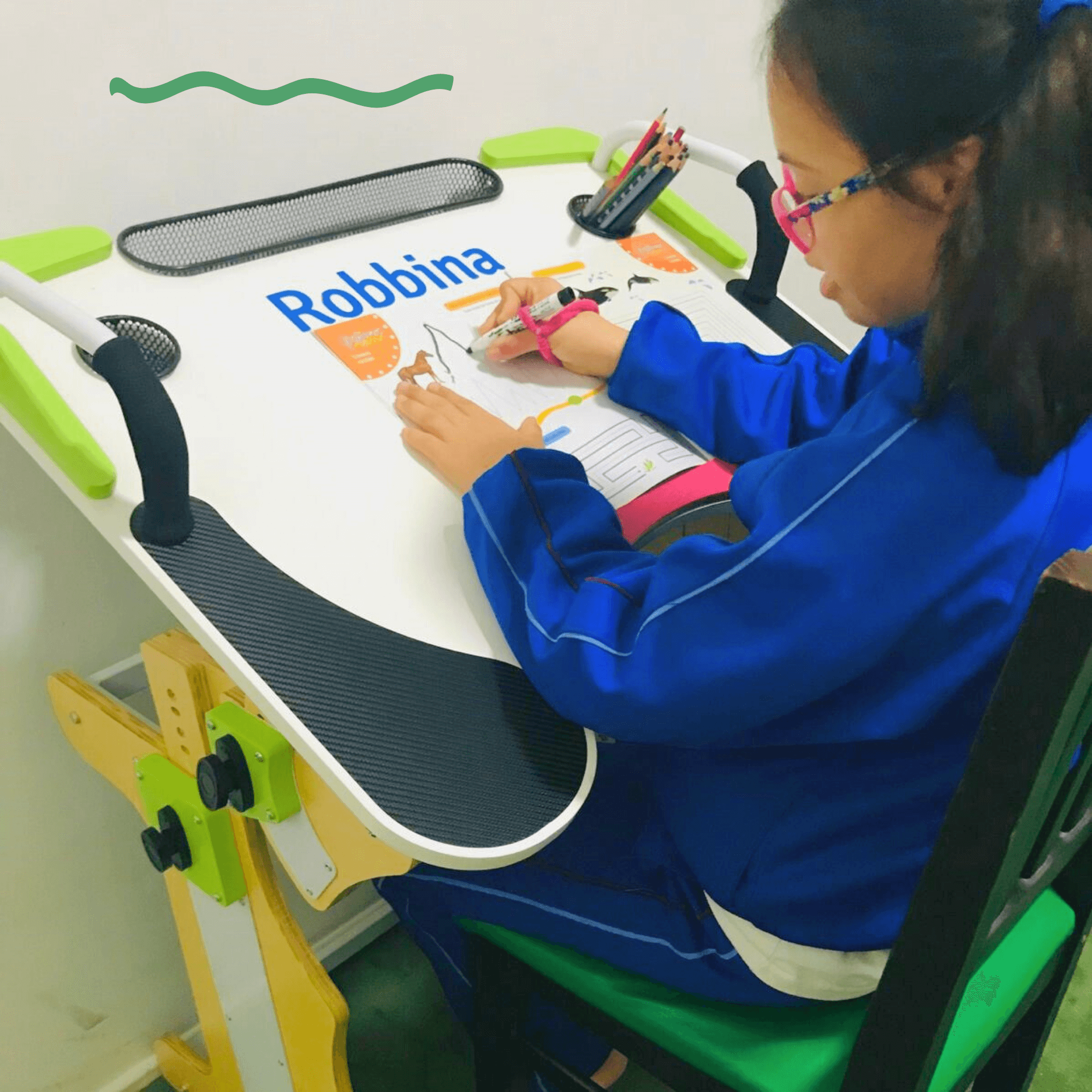 Actividad sobre Mesa Robbina con accesorios.