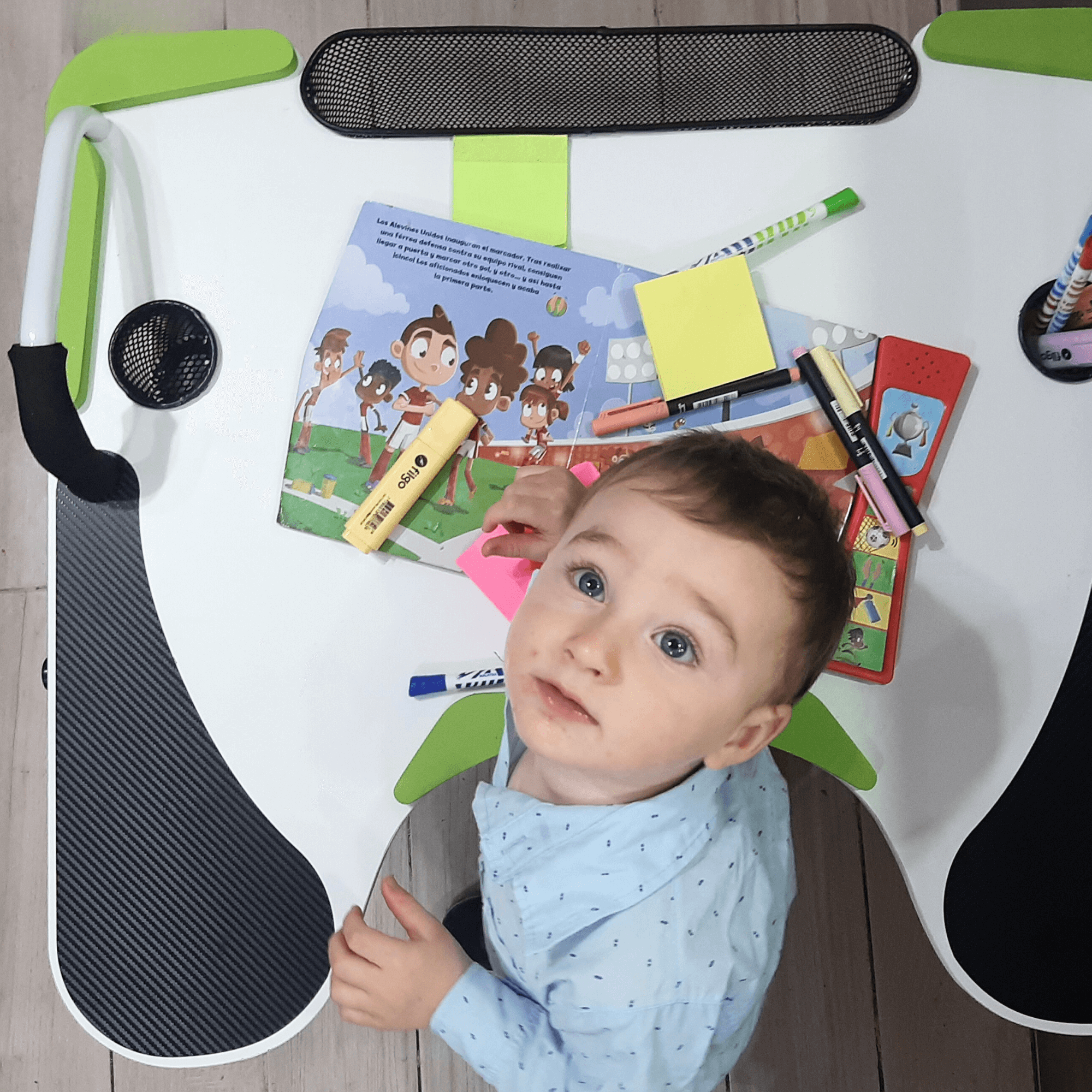 Mesa Robbina en uso con accesorios intercambiables.
