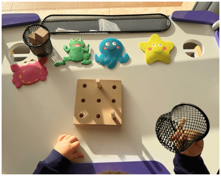Actividad sobre Mesa Robbina con soporte para materiales.